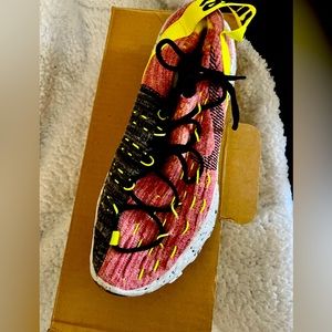 Nike Women’s Space Hippie 04